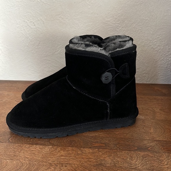 Shearling boots New - Picture 6 of 6